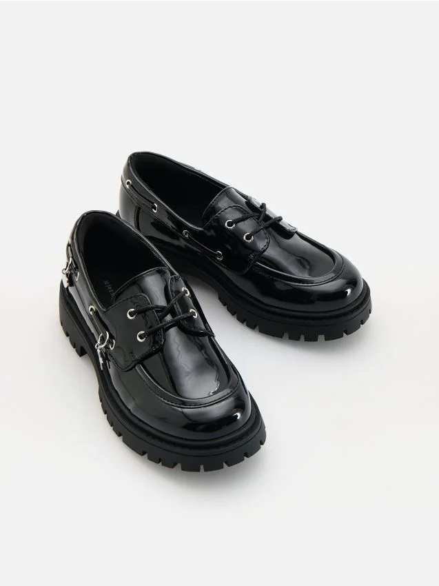 Lakierowane loafersy